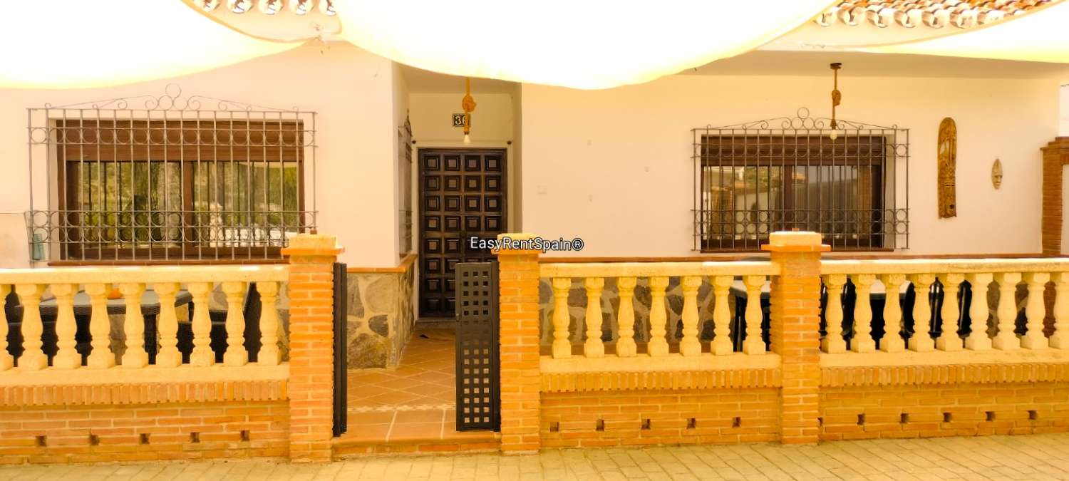 DETACHED HOUSE, LEMON ORCHARD 8,400 m2 WITH TOURIST LICENSE IN ÁLORA, MÁLAGA