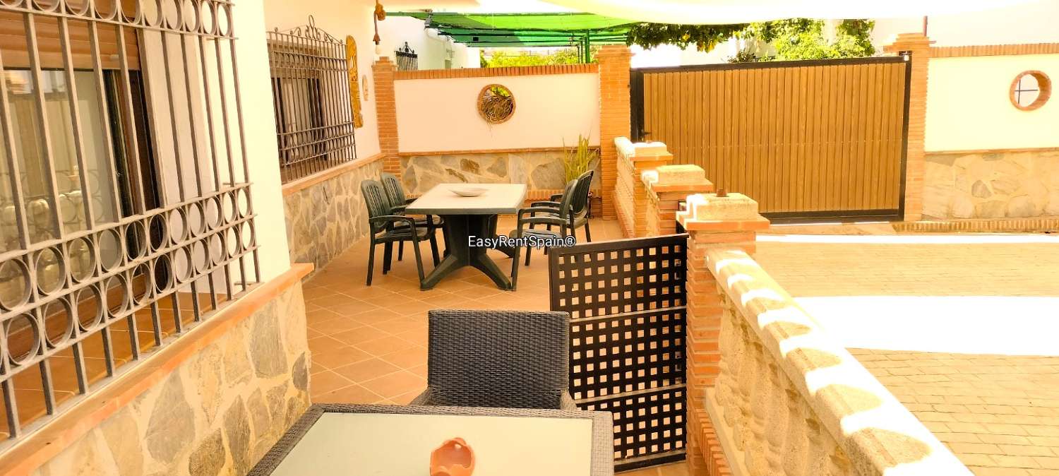 DETACHED HOUSE, LEMON ORCHARD 8,400 m2 WITH TOURIST LICENSE IN ÁLORA, MÁLAGA
