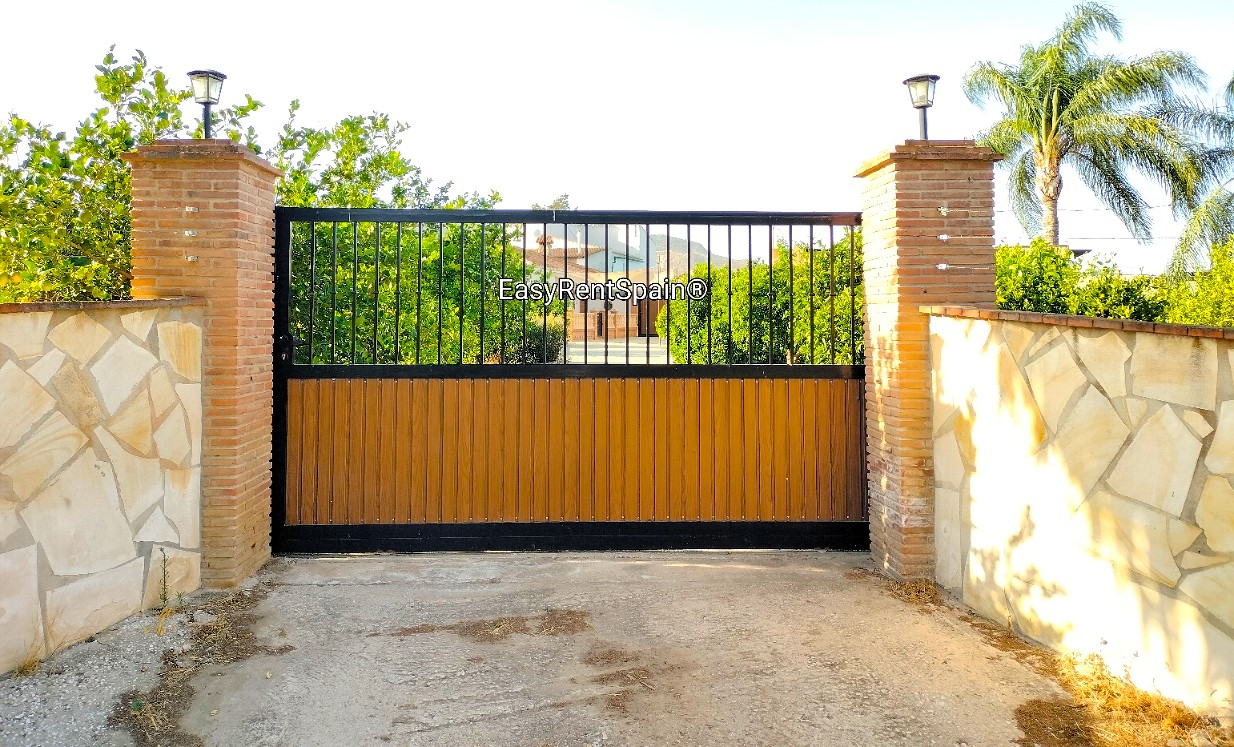 DETACHED HOUSE, LEMON ORCHARD 8,400 m2 WITH TOURIST LICENSE IN ÁLORA, MÁLAGA