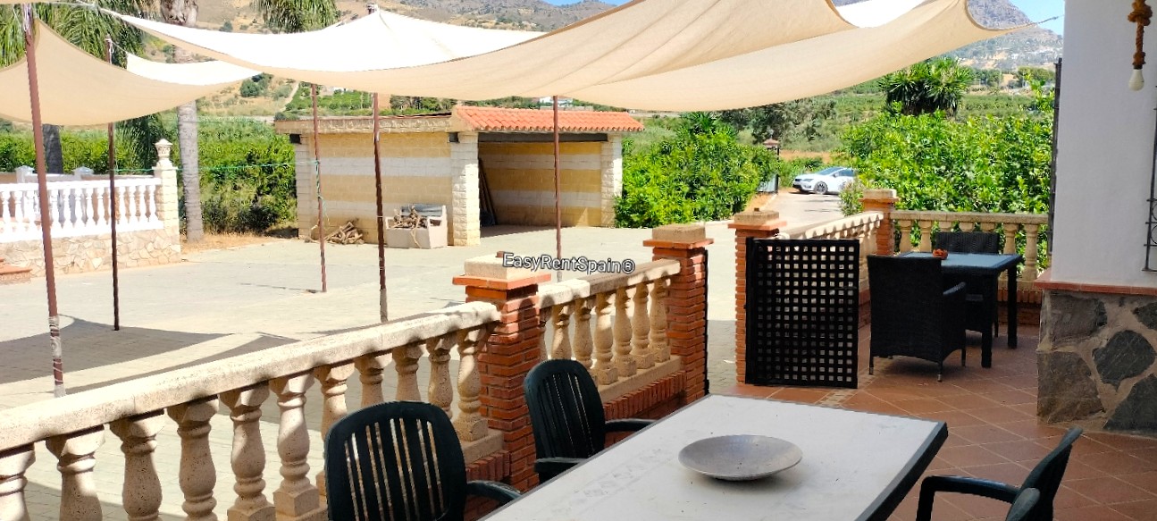 DETACHED HOUSE, LEMON ORCHARD 8,400 m2 WITH TOURIST LICENSE IN ÁLORA, MÁLAGA