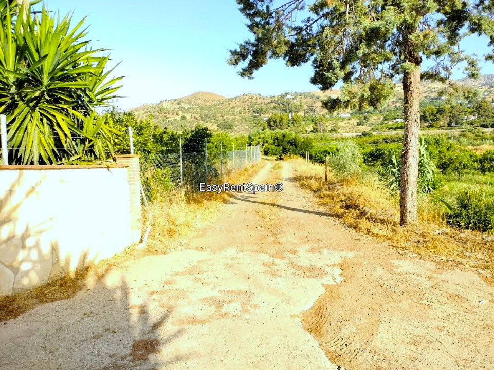 DETACHED HOUSE, LEMON ORCHARD 8,400 m2 WITH TOURIST LICENSE IN ÁLORA, MÁLAGA