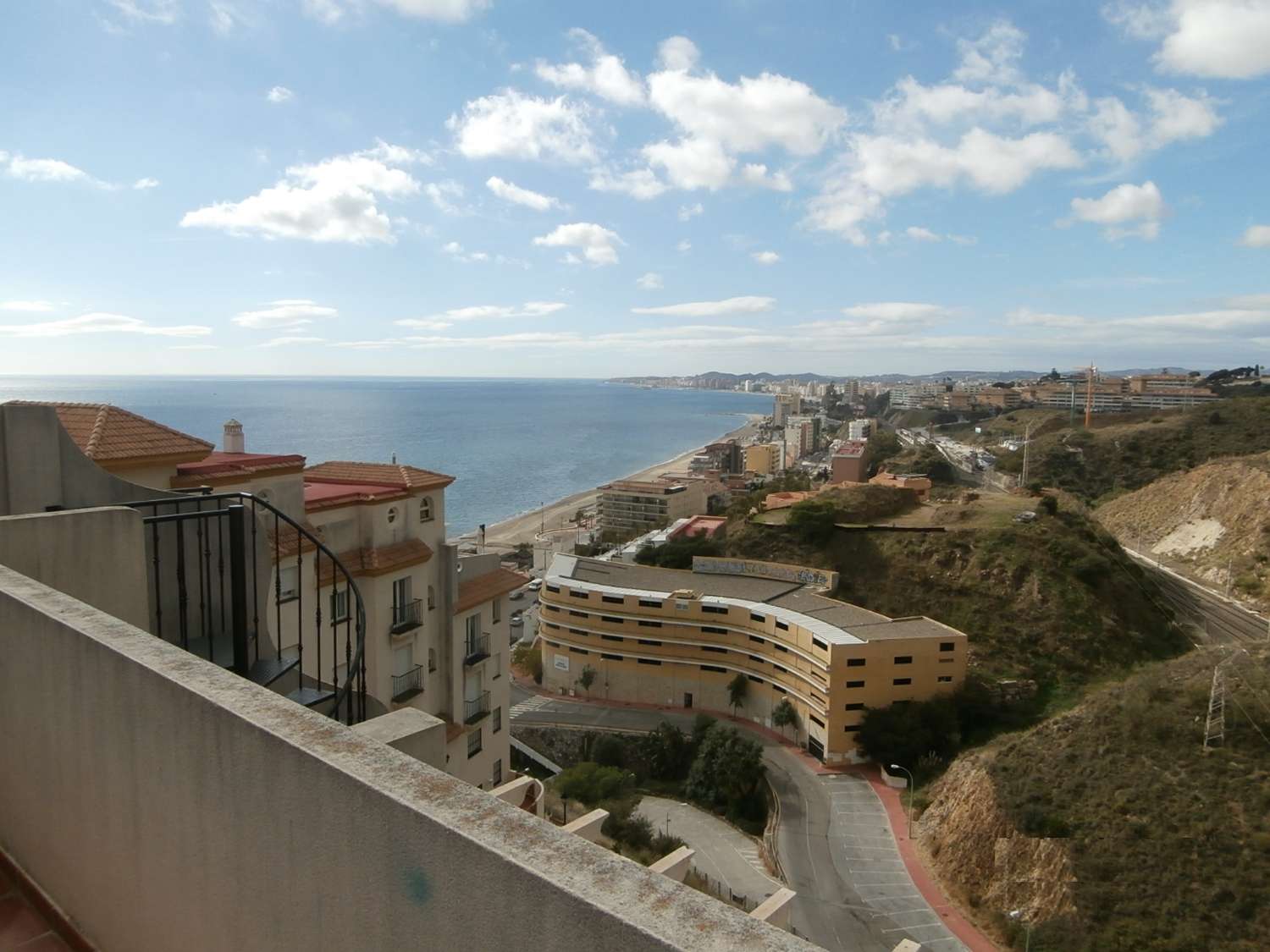 Duplex-Penthouse in Carvajal, Saisonmiete, 9 Monate, teilweise möbliert, 800 m vom Strand, Fuengirola und Los Pacos, Benalmádena Costa.