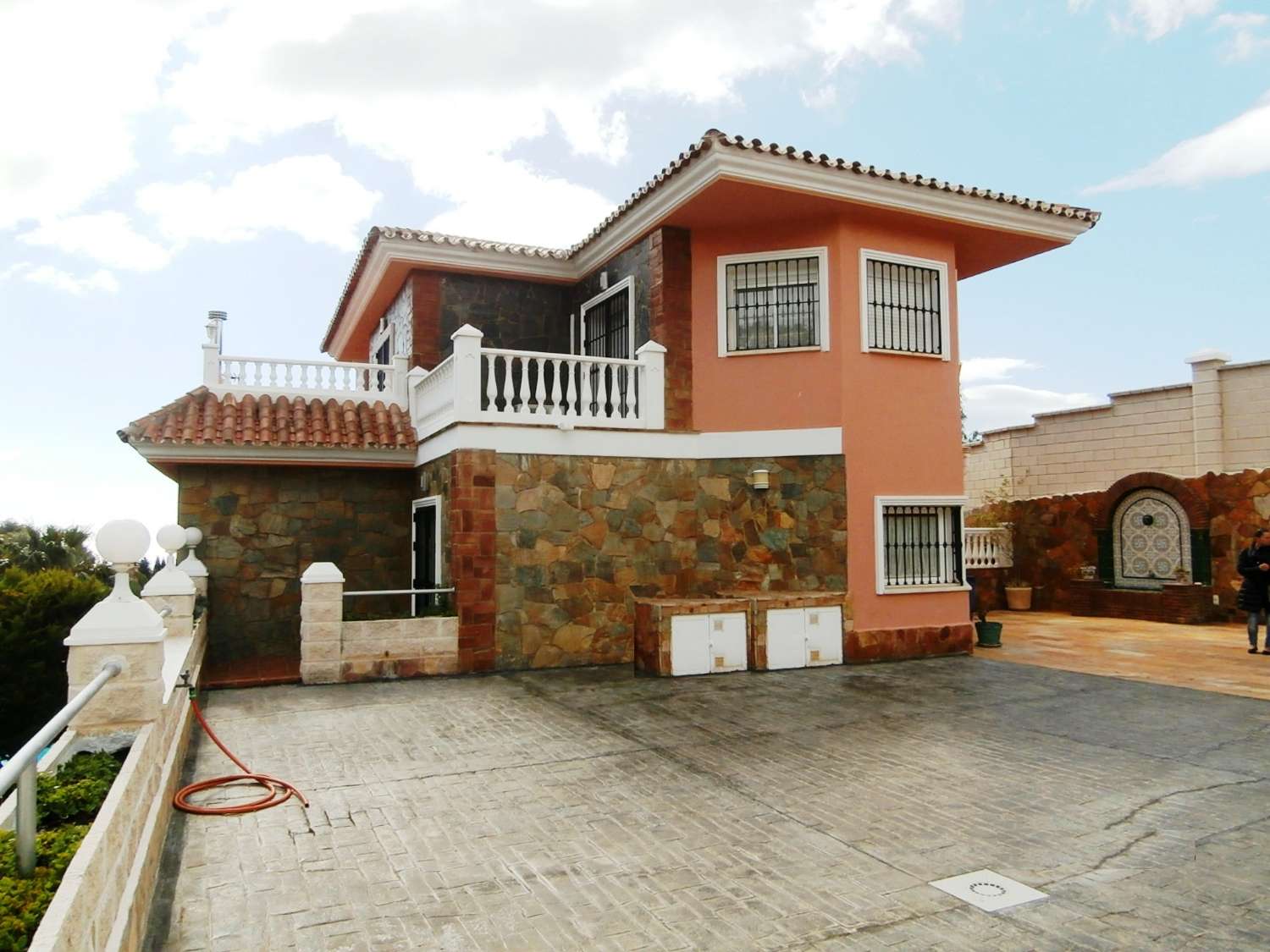Exklusive unabhängige Villa mit hervorragendem Meerblick in einer der besten Wohngegenden von Benalmadena, La Capellania.