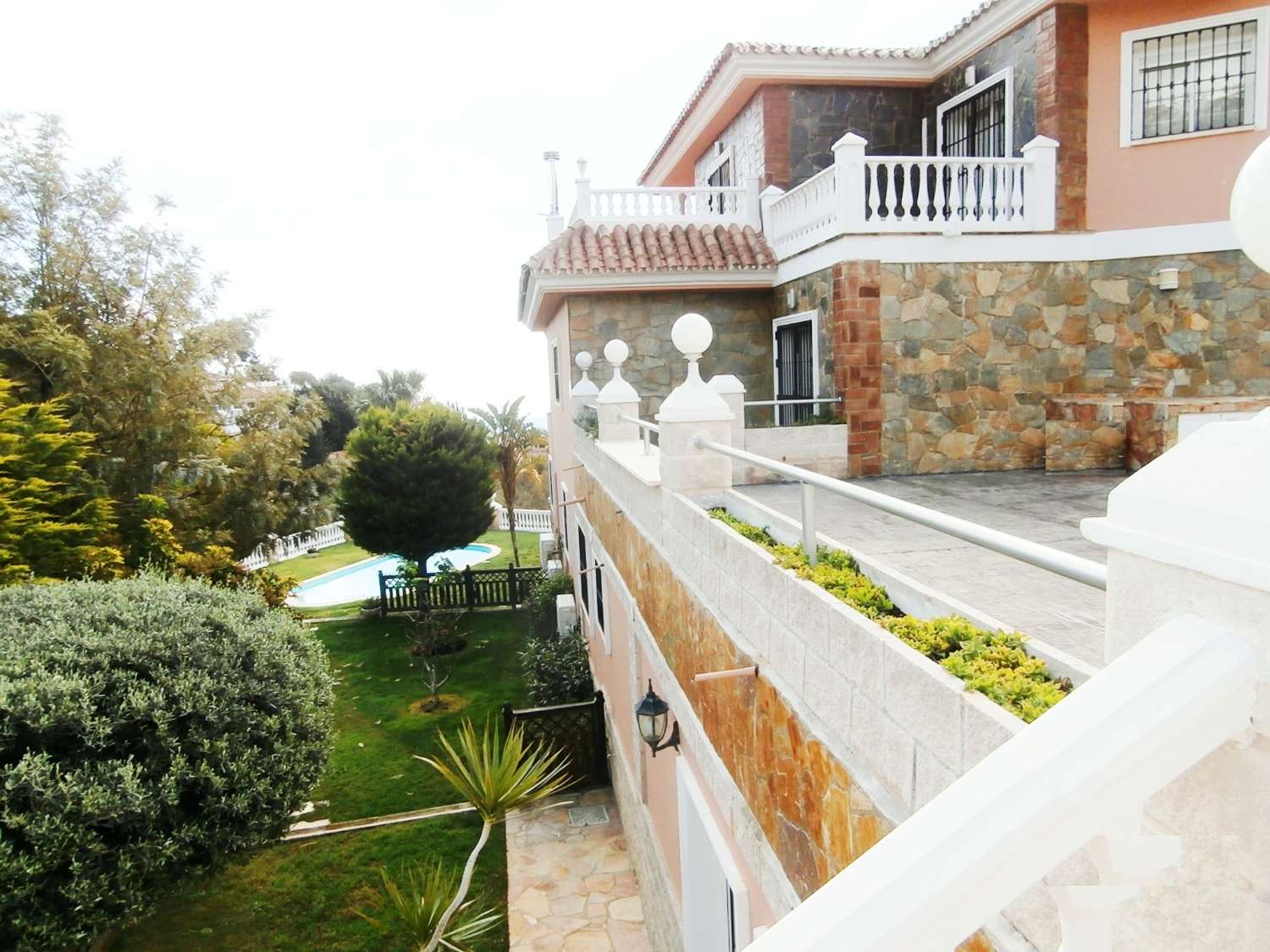 Exklusive unabhängige Villa mit hervorragendem Meerblick in einer der besten Wohngegenden von Benalmadena, La Capellania.
