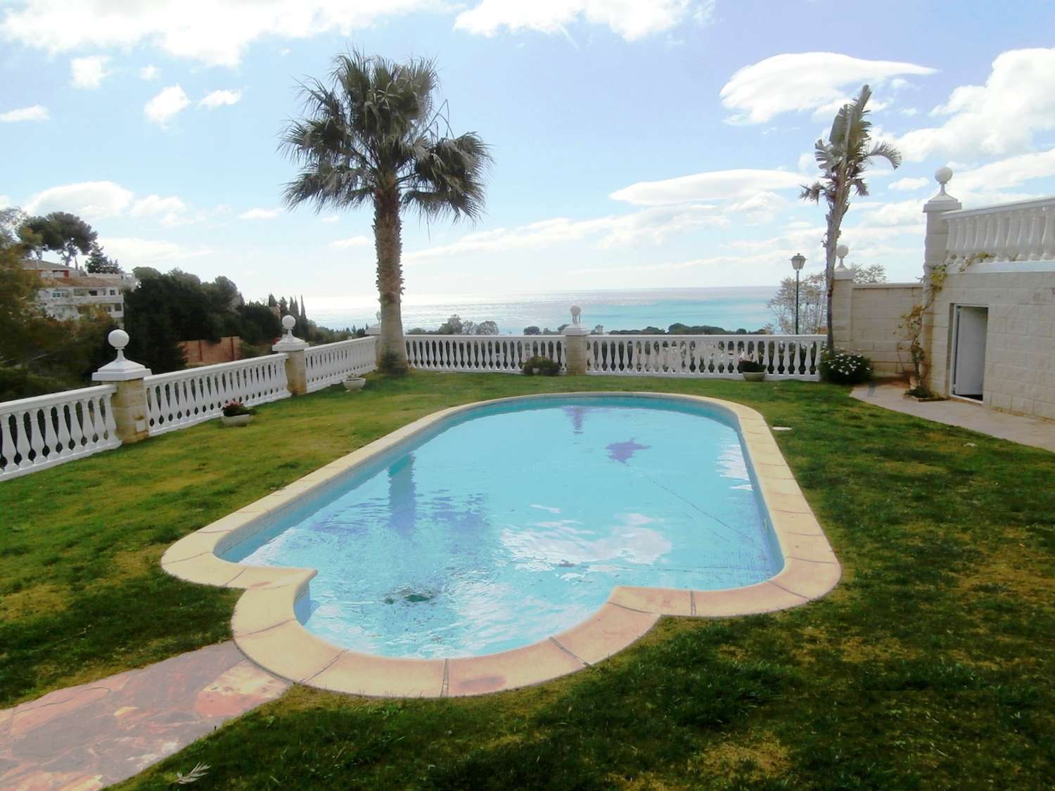 Exklusive unabhängige Villa mit hervorragendem Meerblick in einer der besten Wohngegenden von Benalmadena, La Capellania.