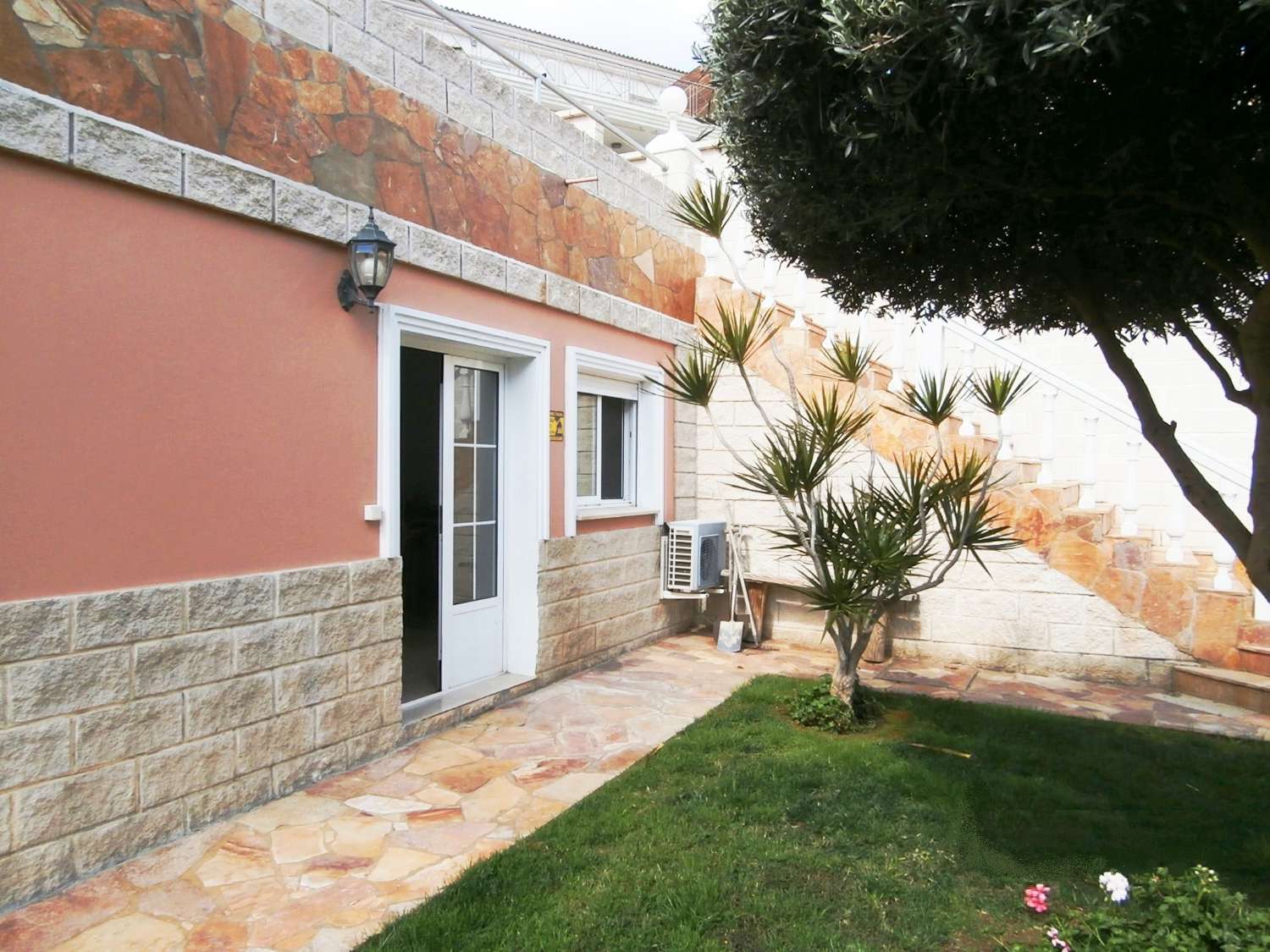 Exklusive unabhängige Villa mit hervorragendem Meerblick in einer der besten Wohngegenden von Benalmadena, La Capellania.