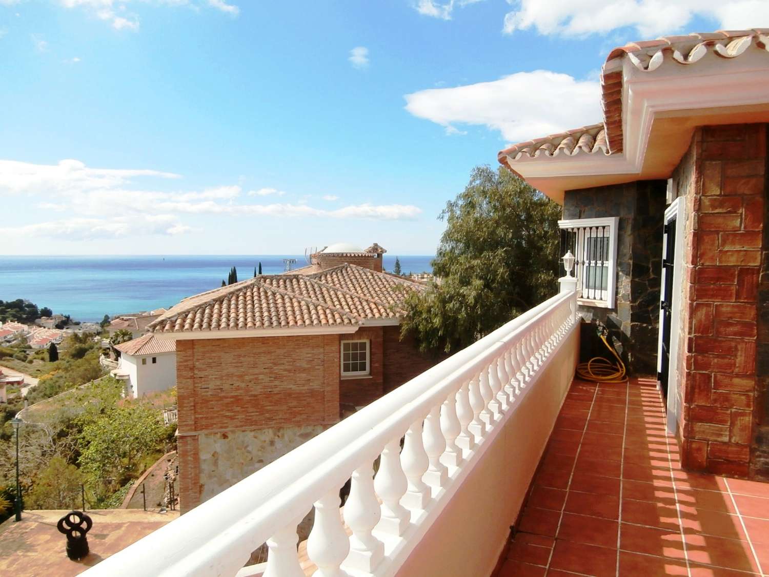 Exklusive unabhängige Villa mit hervorragendem Meerblick in einer der besten Wohngegenden von Benalmadena, La Capellania.