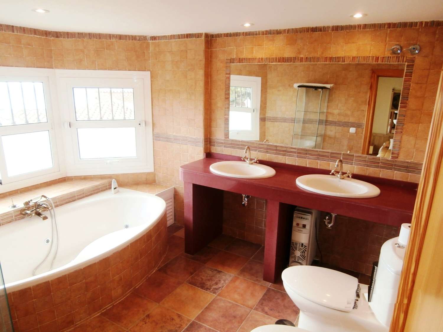 Exklusive unabhängige Villa mit hervorragendem Meerblick in einer der besten Wohngegenden von Benalmadena, La Capellania.