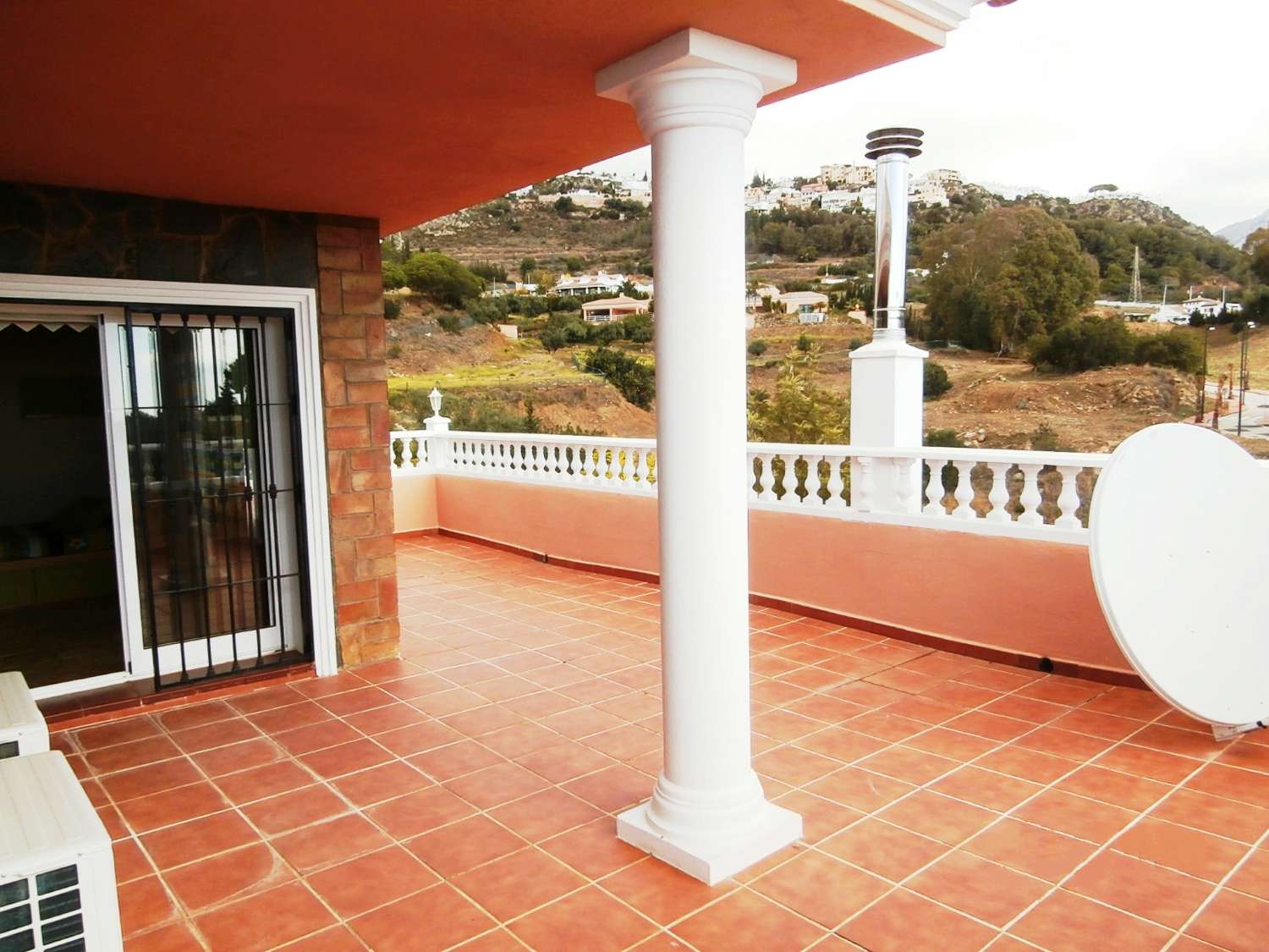 Exklusive unabhängige Villa mit hervorragendem Meerblick in einer der besten Wohngegenden von Benalmadena, La Capellania.