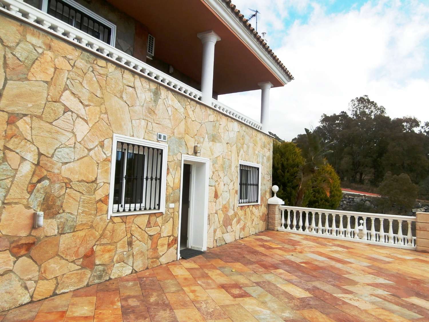 Exklusive unabhängige Villa mit hervorragendem Meerblick in einer der besten Wohngegenden von Benalmadena, La Capellania.