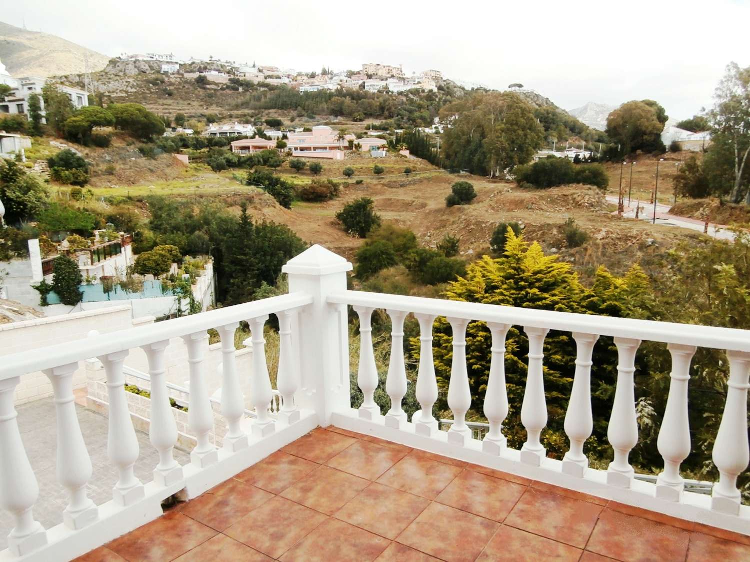 Exklusive unabhängige Villa mit hervorragendem Meerblick in einer der besten Wohngegenden von Benalmadena, La Capellania.