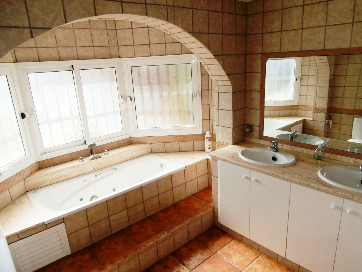 Exklusive unabhängige Villa mit hervorragendem Meerblick in einer der besten Wohngegenden von Benalmadena, La Capellania.