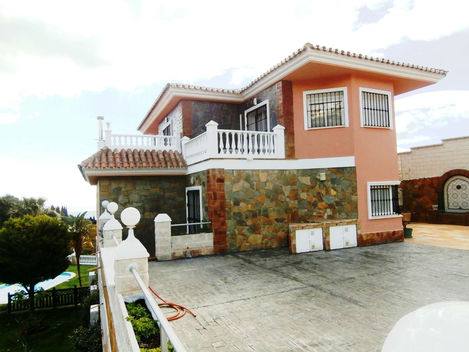 Exklusive unabhängige Villa mit hervorragendem Meerblick in einer der besten Wohngegenden von Benalmadena, La Capellania.