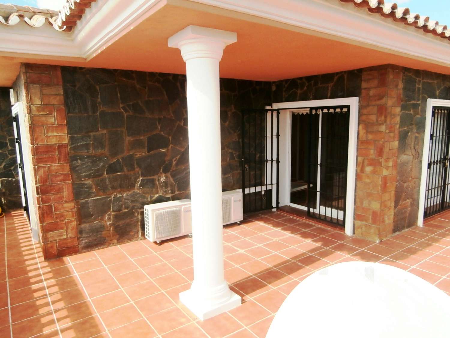 Exklusive unabhängige Villa mit hervorragendem Meerblick in einer der besten Wohngegenden von Benalmadena, La Capellania.