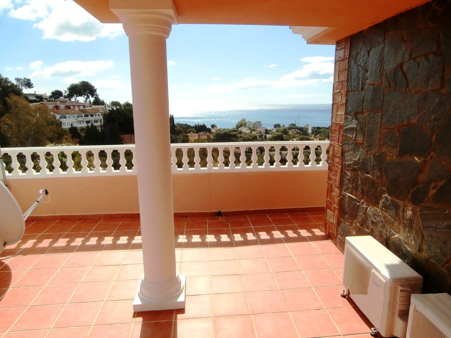 Exklusive unabhängige Villa mit hervorragendem Meerblick in einer der besten Wohngegenden von Benalmadena, La Capellania.