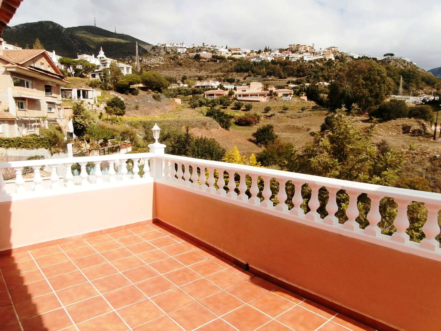 Exklusive unabhängige Villa mit hervorragendem Meerblick in einer der besten Wohngegenden von Benalmadena, La Capellania.