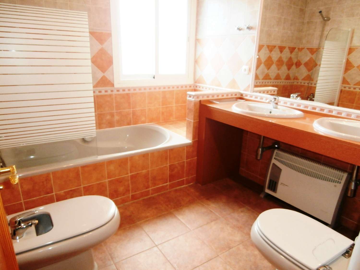 Exklusive unabhängige Villa mit hervorragendem Meerblick in einer der besten Wohngegenden von Benalmadena, La Capellania.