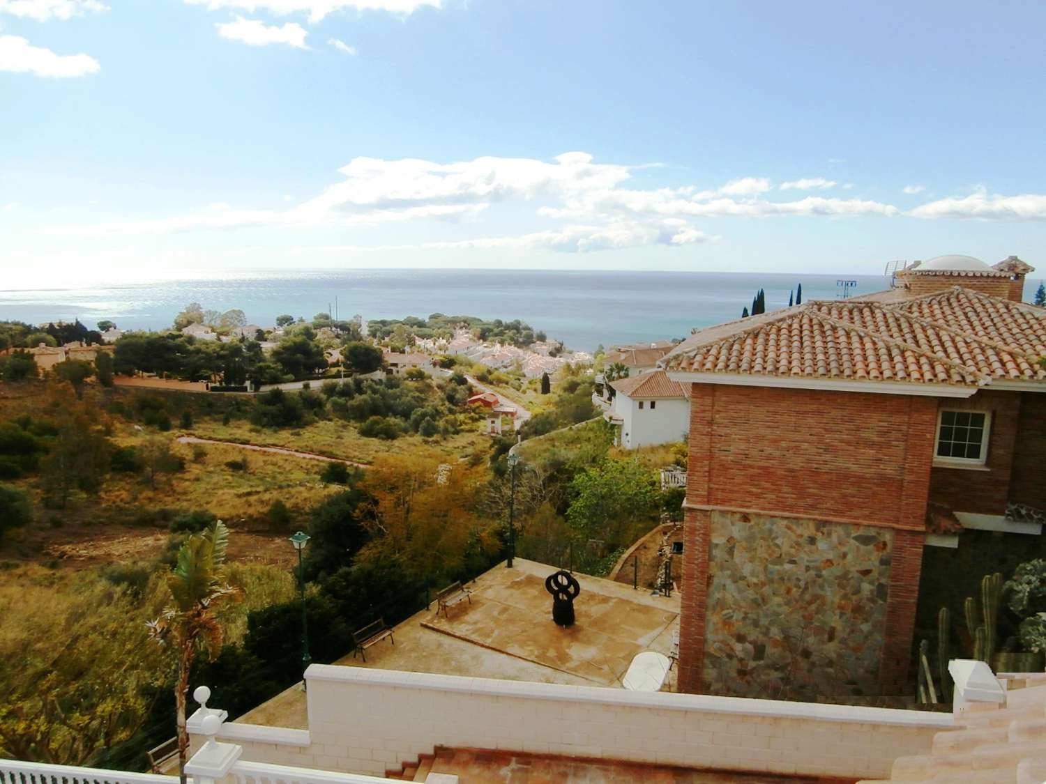 Exklusive unabhängige Villa mit hervorragendem Meerblick in einer der besten Wohngegenden von Benalmadena, La Capellania.