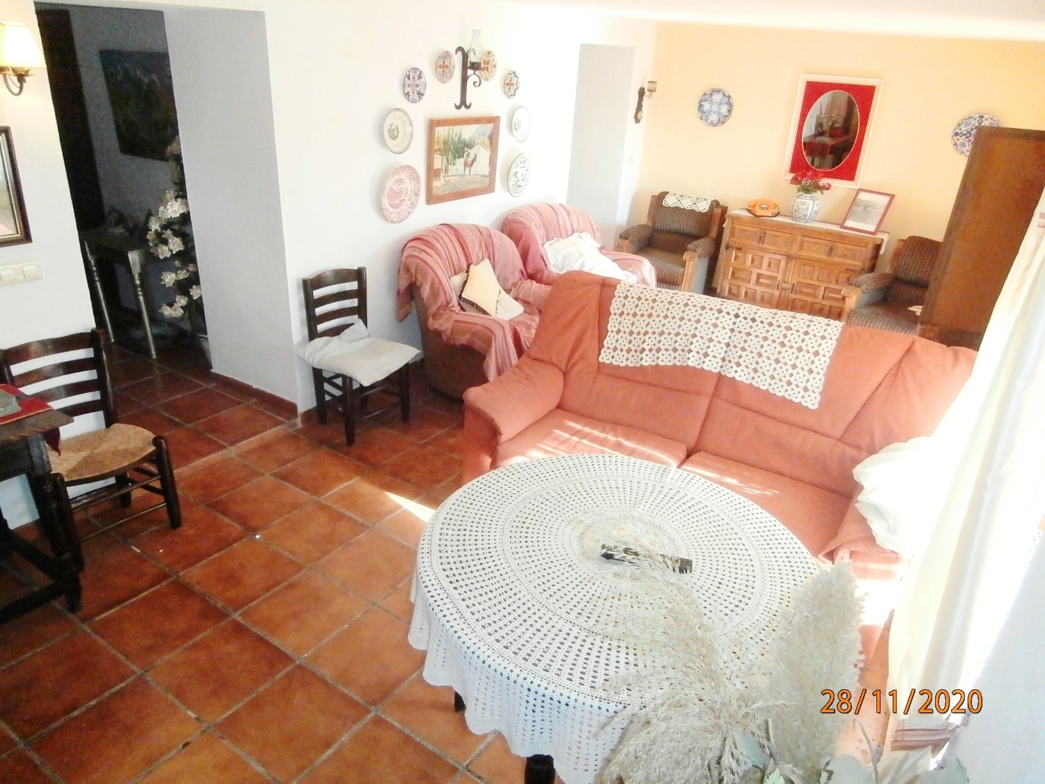 Gran Casa de campo pareada de estilo Andaluz con piscina, terreno cultivable, totalmente vallado 3.220 m2 aprox, buen acceso.