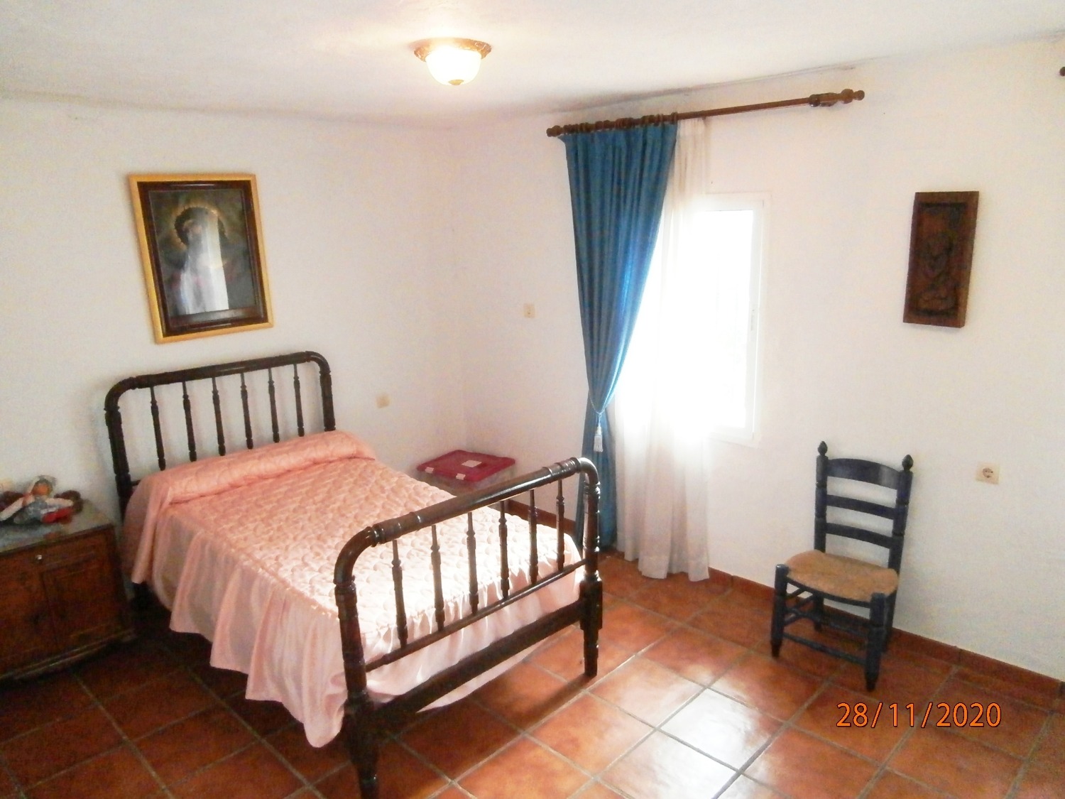 Gran Casa de campo pareada de estilo Andaluz con piscina, terreno cultivable, totalmente vallado 3.220 m2 aprox, buen acceso.