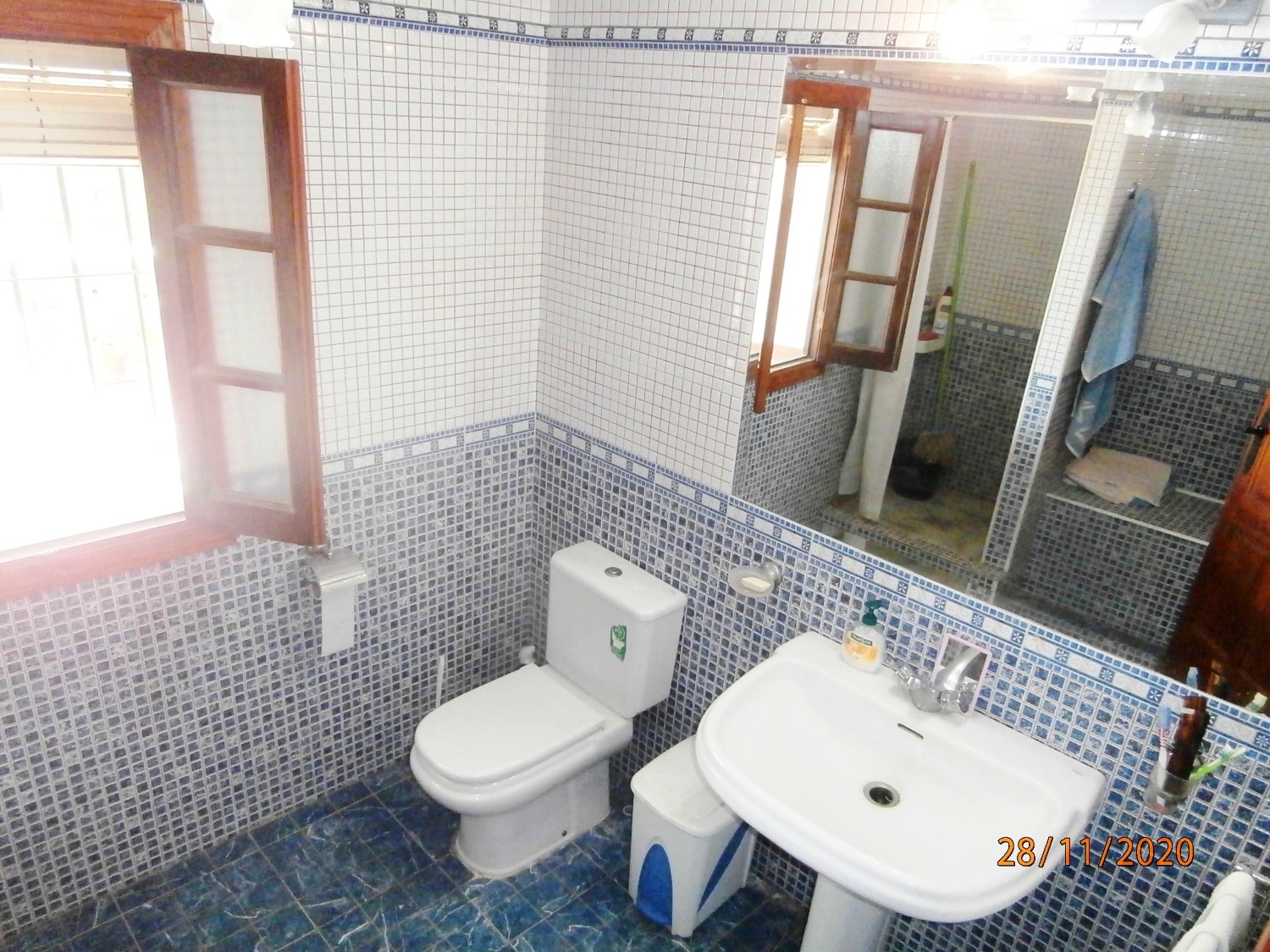 Gran Casa de campo pareada de estilo Andaluz con piscina, terreno cultivable, totalmente vallado 3.220 m2 aprox, buen acceso.
