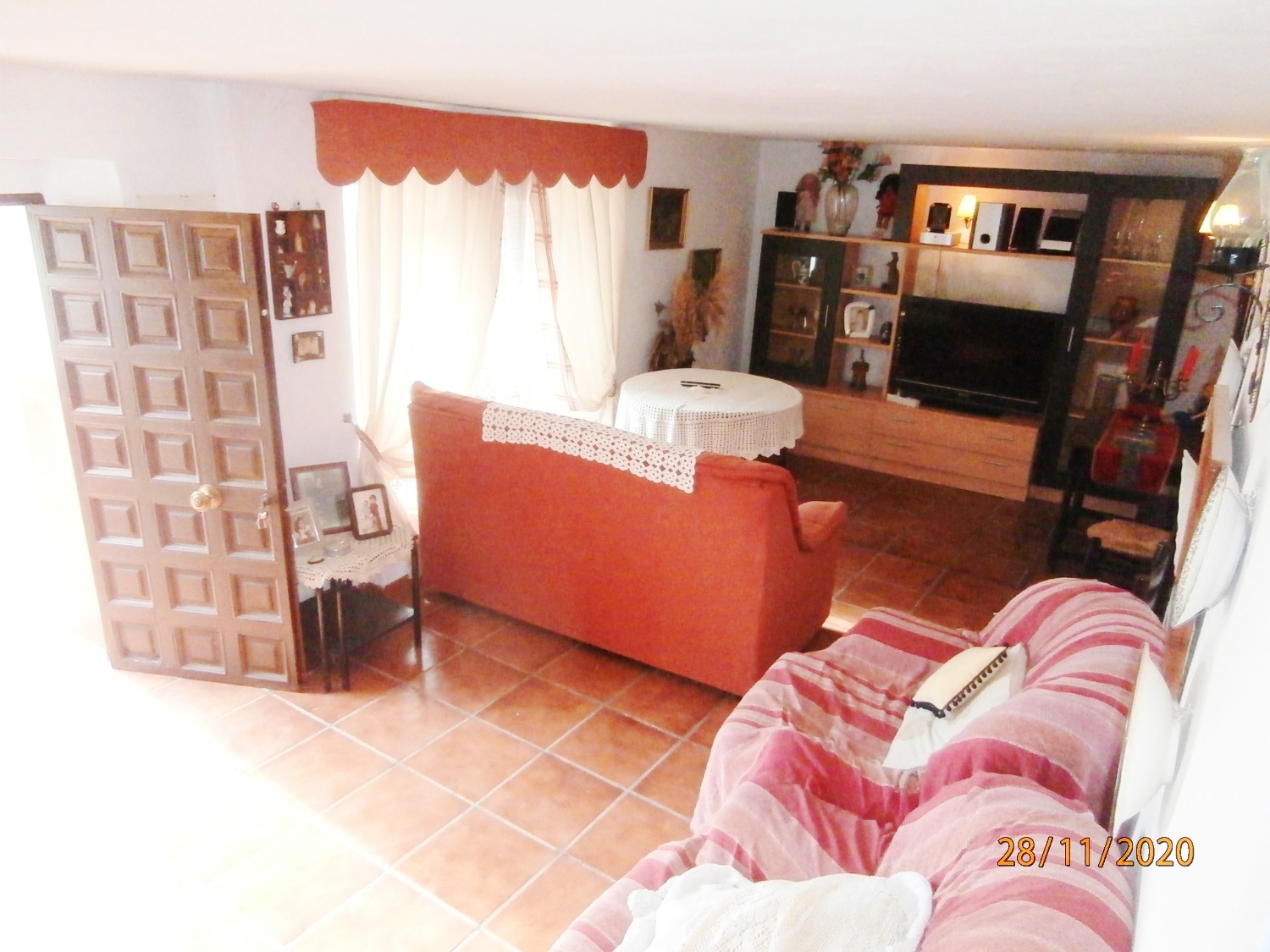 Gran Casa de campo pareada de estilo Andaluz con piscina, terreno cultivable, totalmente vallado 3.220 m2 aprox, buen acceso.