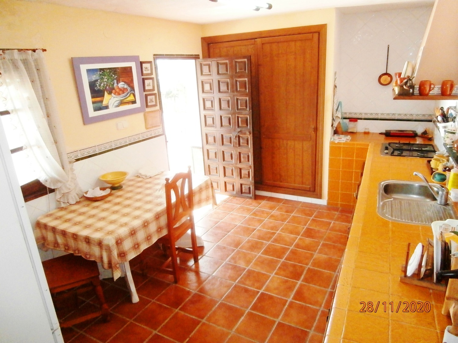 Gran Casa de campo pareada de estilo Andaluz con piscina, terreno cultivable, totalmente vallado 3.220 m2 aprox, buen acceso.
