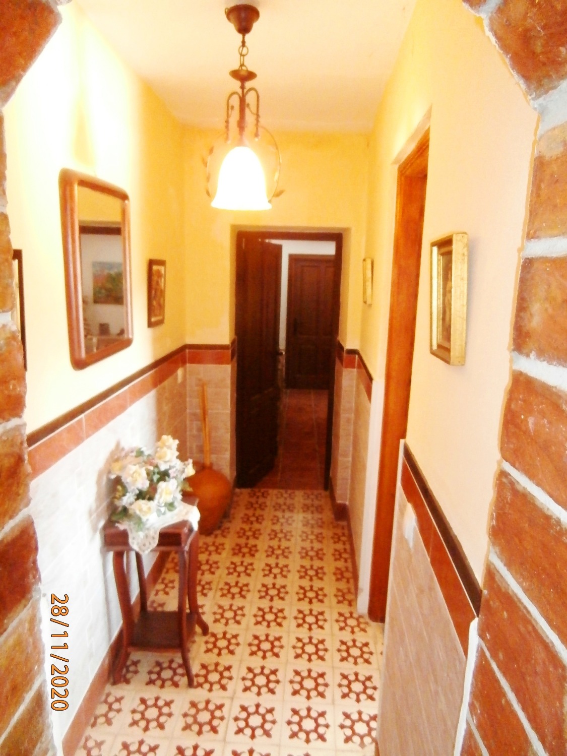Gran Casa de campo pareada de estilo Andaluz con piscina, terreno cultivable, totalmente vallado 3.220 m2 aprox, buen acceso.