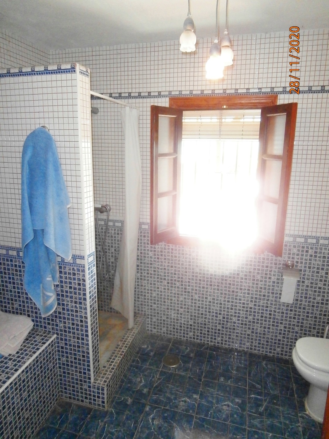 Gran Casa de campo pareada de estilo Andaluz con piscina, terreno cultivable, totalmente vallado 3.220 m2 aprox, buen acceso.