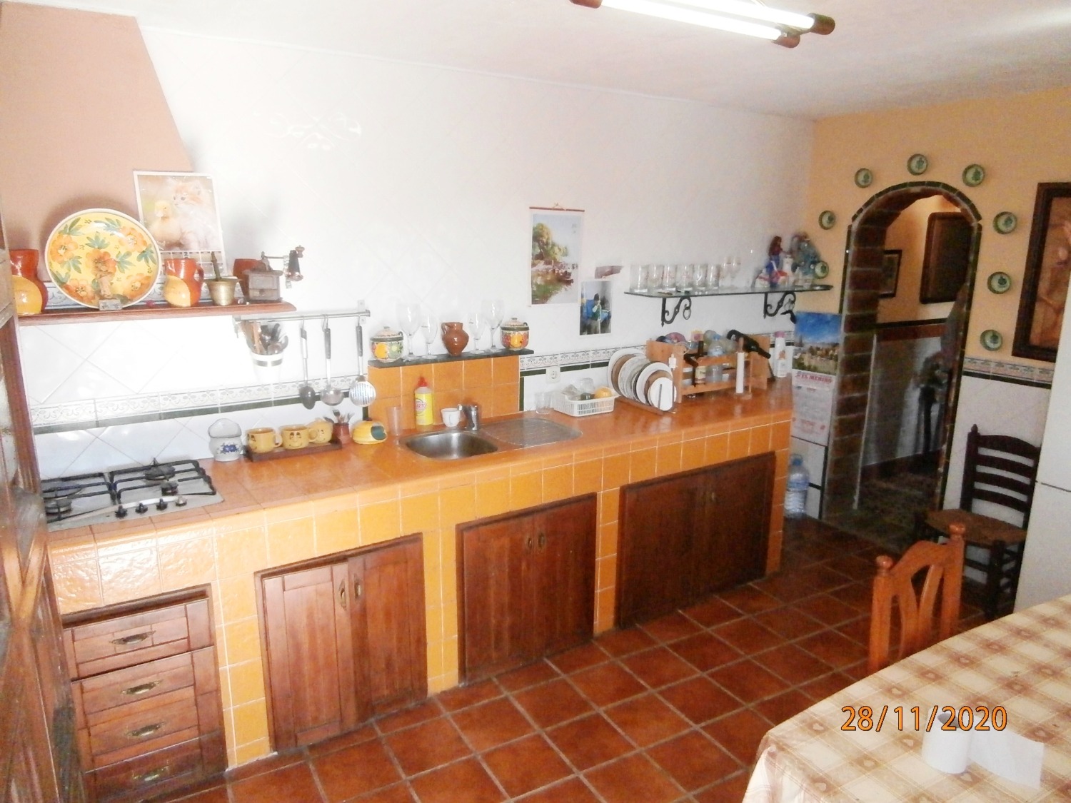 Gran Casa de campo pareada de estilo Andaluz con piscina, terreno cultivable, totalmente vallado 3.220 m2 aprox, buen acceso.