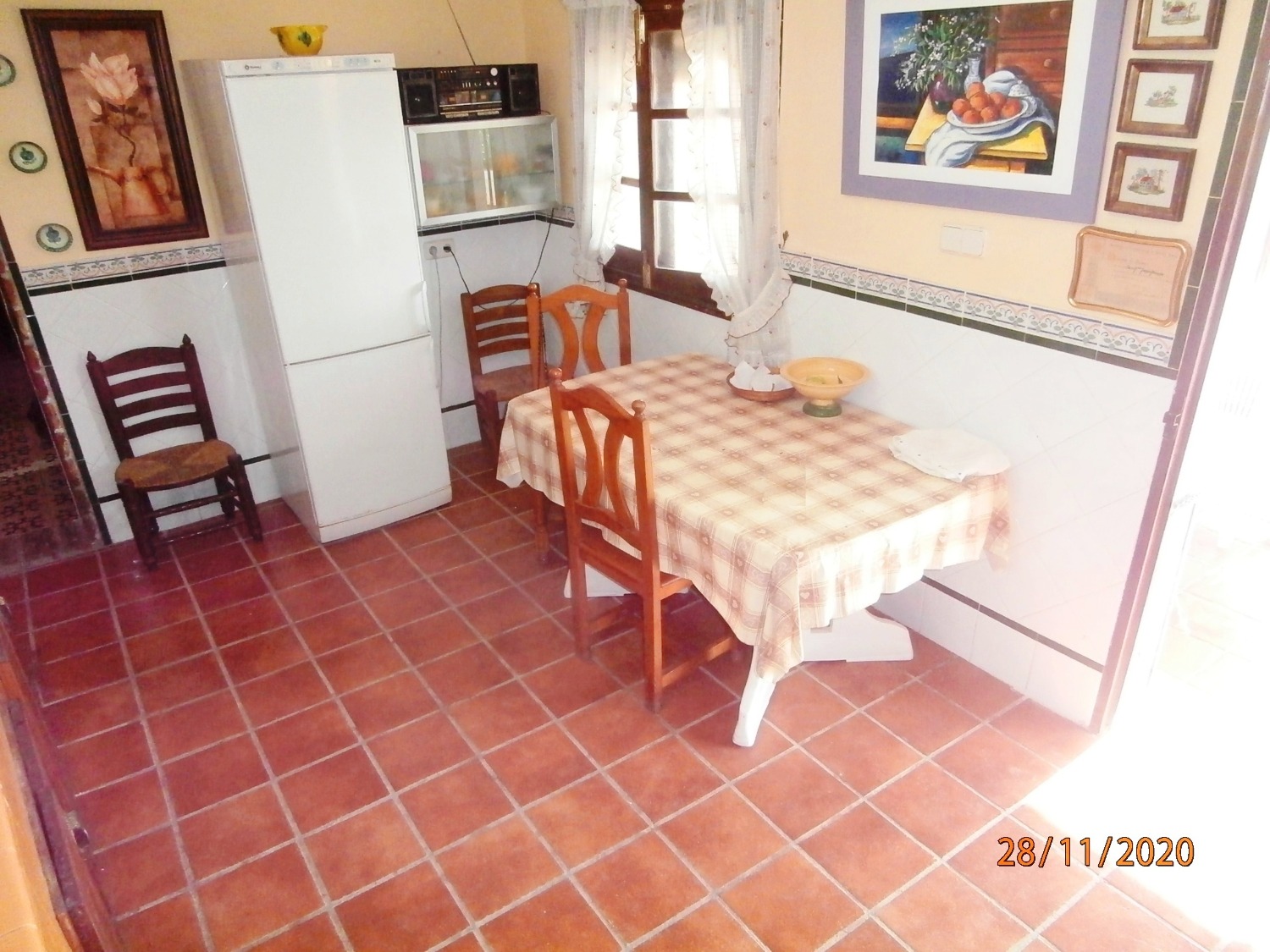 Gran Casa de campo pareada de estilo Andaluz con piscina, terreno cultivable, totalmente vallado 3.220 m2 aprox, buen acceso.