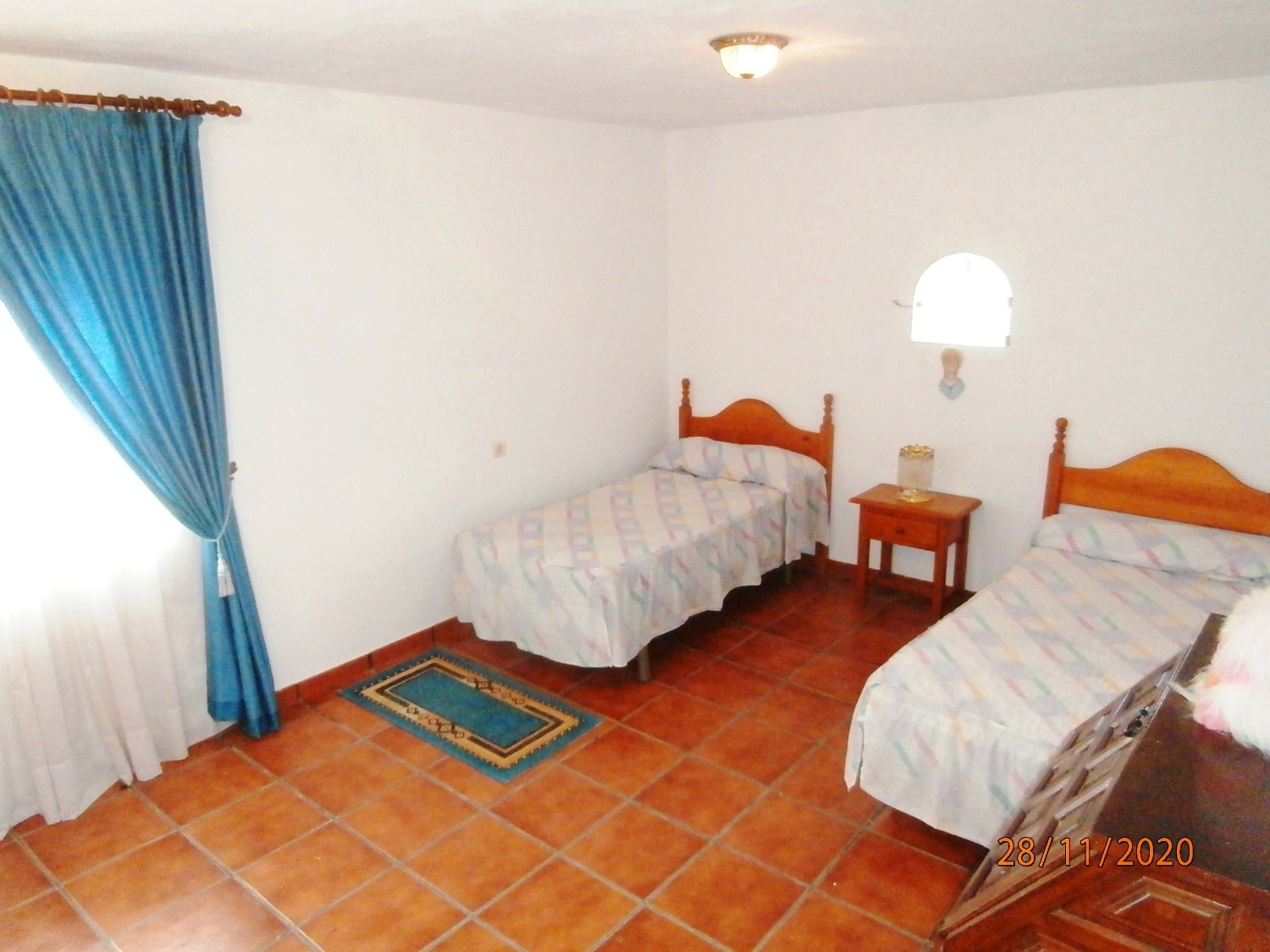 Gran Casa de campo pareada de estilo Andaluz con piscina, terreno cultivable, totalmente vallado 3.220 m2 aprox, buen acceso.