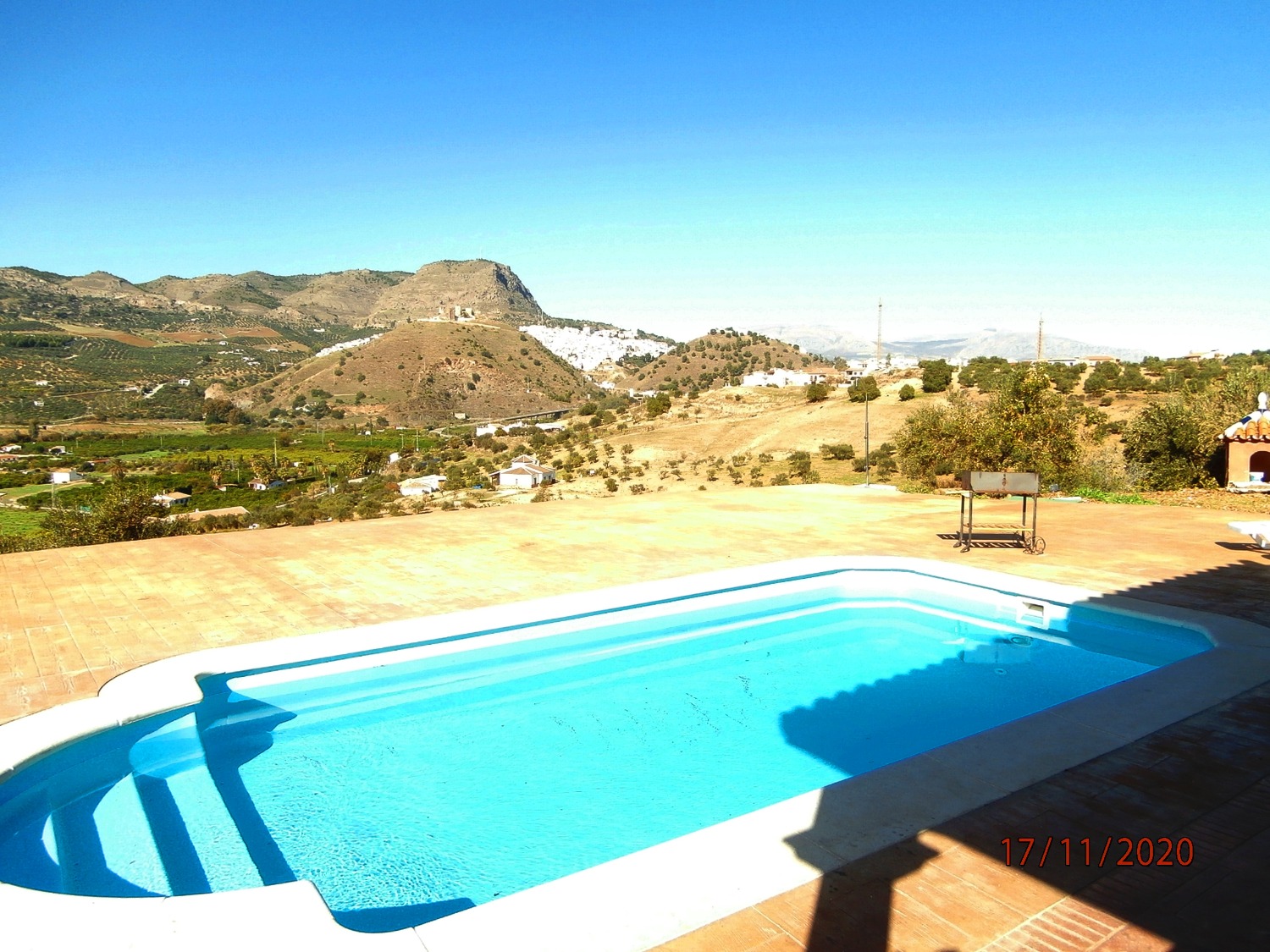 Great Villa privileged position, with water well, pool in olive grove of 11,000 m2 approx.