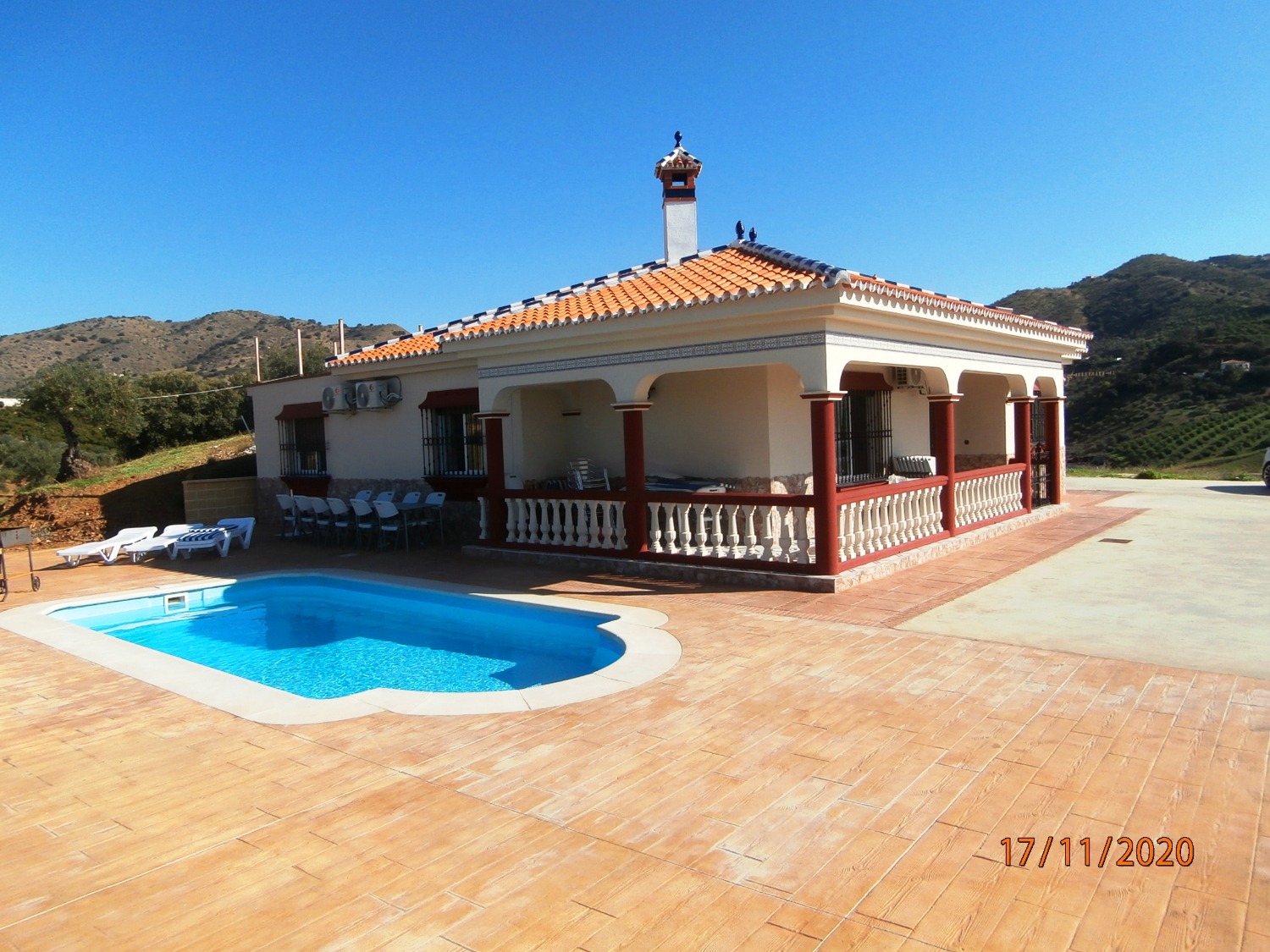 NEGOTIABLE PRICE, Great Villa privileged position, with water well, swimming pool in olive grove of 11,000 m2 approx.