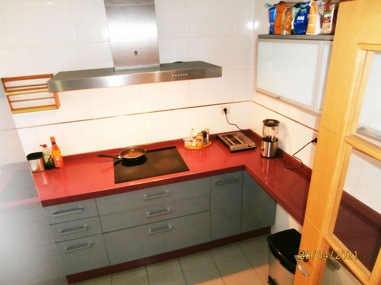 OPORTUNIDAD, recién reformado apartamento, planta baja con gran jardín en venta, zona de Cancelada Estepona, a 13 km de Puerto Banús.