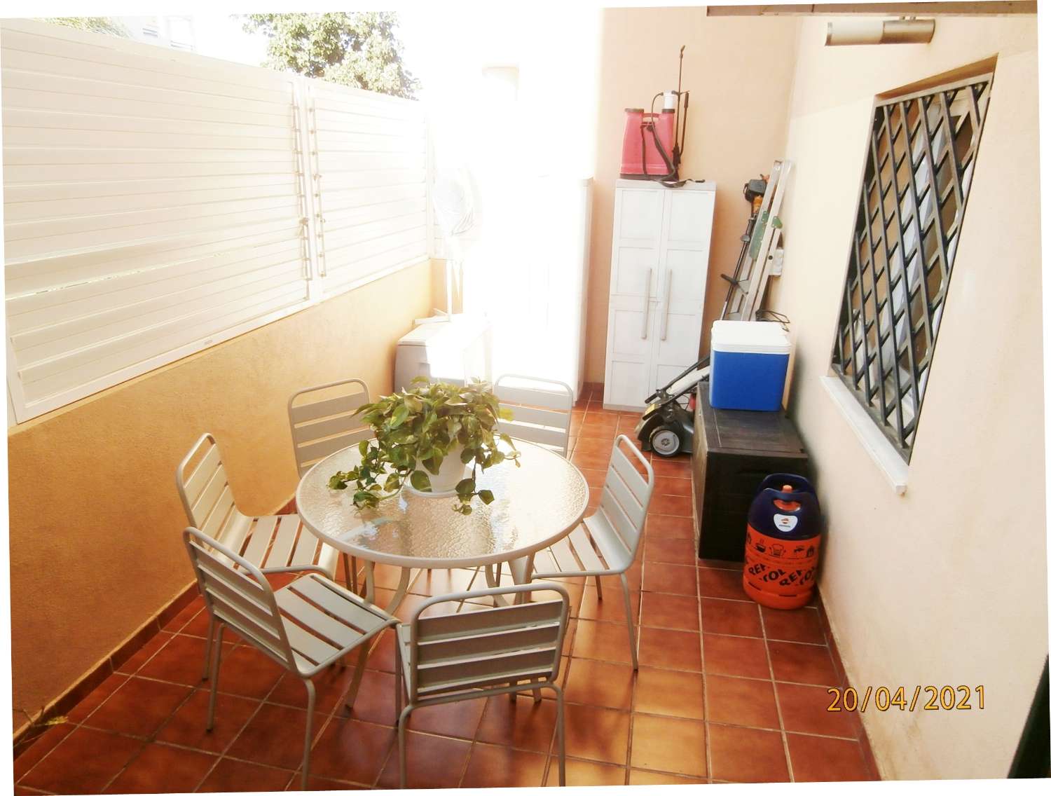 Excellent ground floor apartment with large garden for sale located in the area of Cancelada Estepona, 13 km from Puerto Banus.