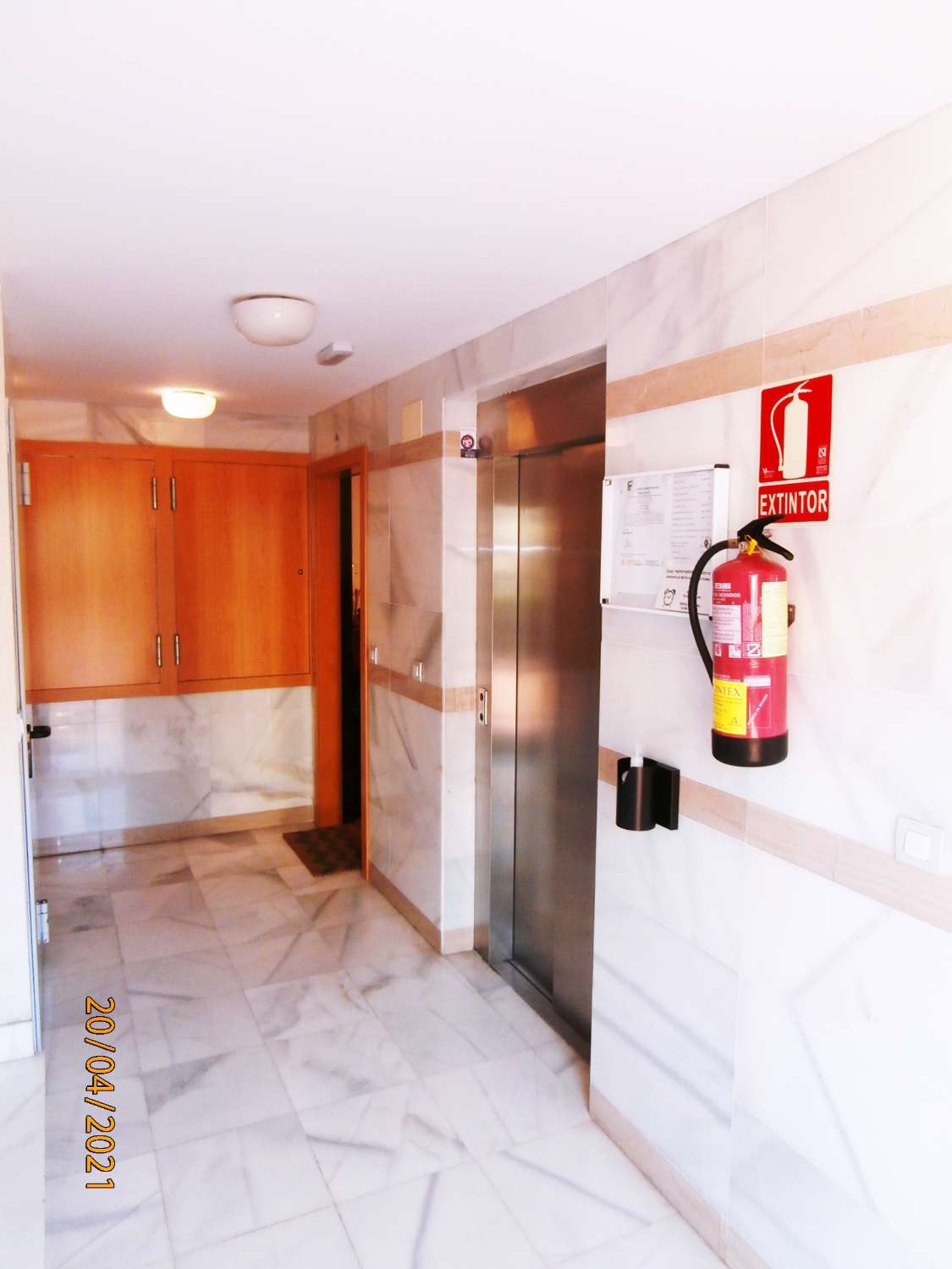 OPORTUNIDAD, recién reformado apartamento, planta baja con gran jardín en venta, zona de Cancelada Estepona, a 13 km de Puerto Banús.