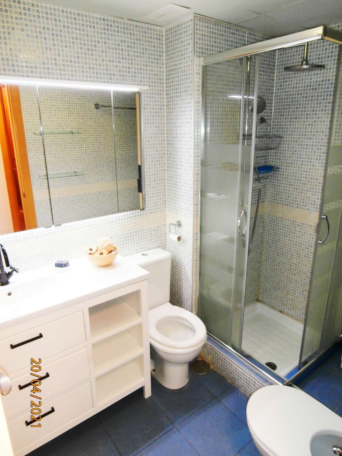 OPORTUNIDAD, recién reformado apartamento, planta baja con gran jardín en venta, zona de Cancelada Estepona, a 13 km de Puerto Banús.