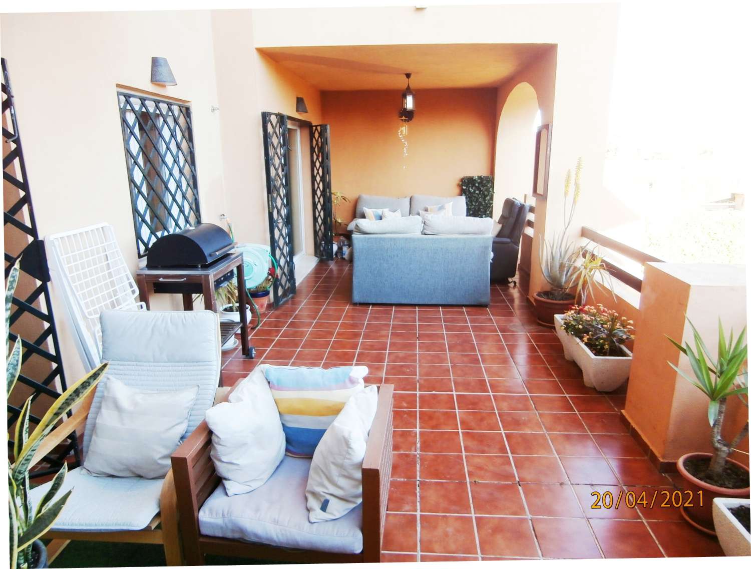 OPORTUNIDAD, recién reformado apartamento, planta baja con gran jardín en venta, zona de Cancelada Estepona, a 13 km de Puerto Banús.