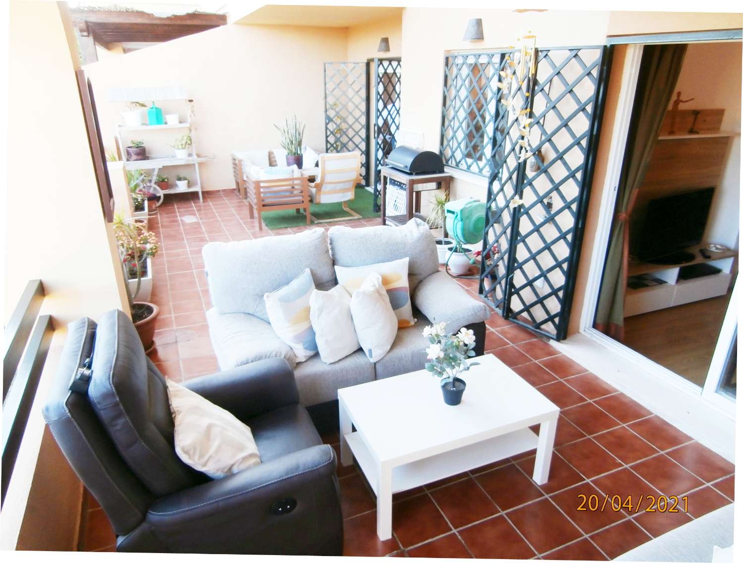 OPORTUNIDAD, recién reformado apartamento, planta baja con gran jardín en venta, zona de Cancelada Estepona, a 13 km de Puerto Banús.