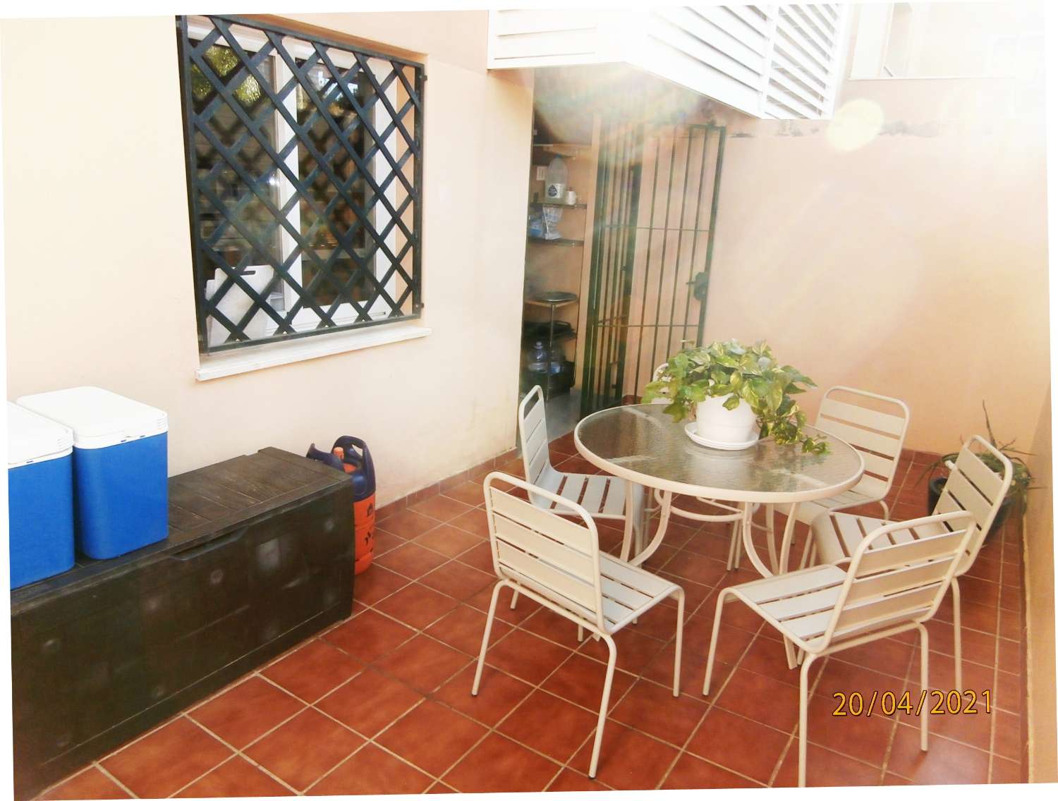OPORTUNIDAD, recién reformado apartamento, planta baja con gran jardín en venta, zona de Cancelada Estepona, a 13 km de Puerto Banús.