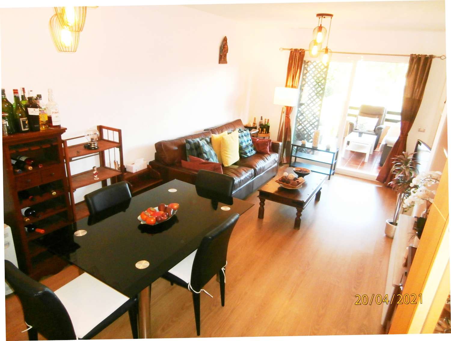OPORTUNIDAD, recién reformado apartamento, planta baja con gran jardín en venta, zona de Cancelada Estepona, a 13 km de Puerto Banús.