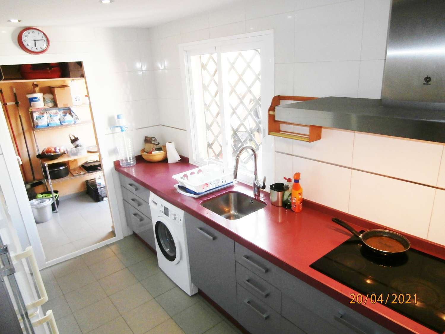 OPORTUNIDAD, recién reformado apartamento, planta baja con gran jardín en venta, zona de Cancelada Estepona, a 13 km de Puerto Banús.