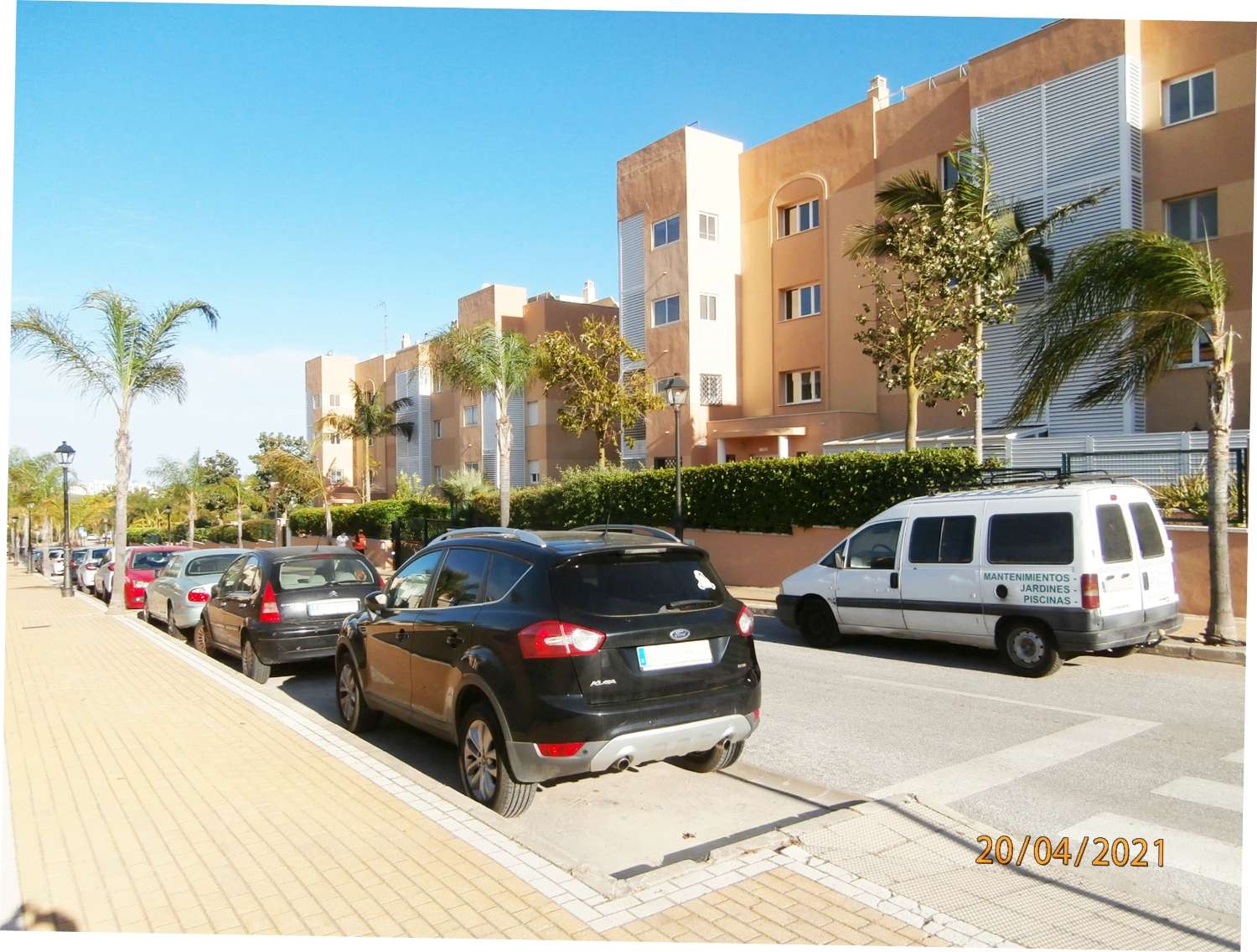 OPORTUNIDAD, recién reformado apartamento, planta baja con gran jardín en venta, zona de Cancelada Estepona, a 13 km de Puerto Banús.