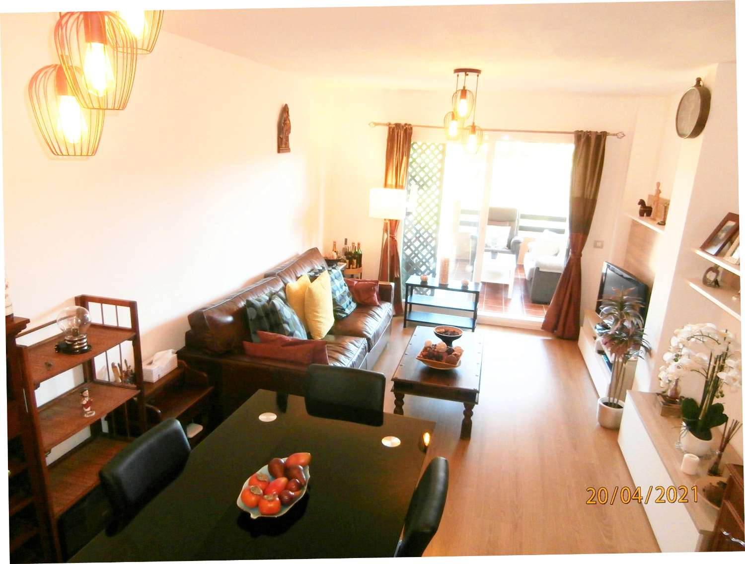 OPORTUNIDAD, recién reformado apartamento, planta baja con gran jardín en venta, zona de Cancelada Estepona, a 13 km de Puerto Banús.