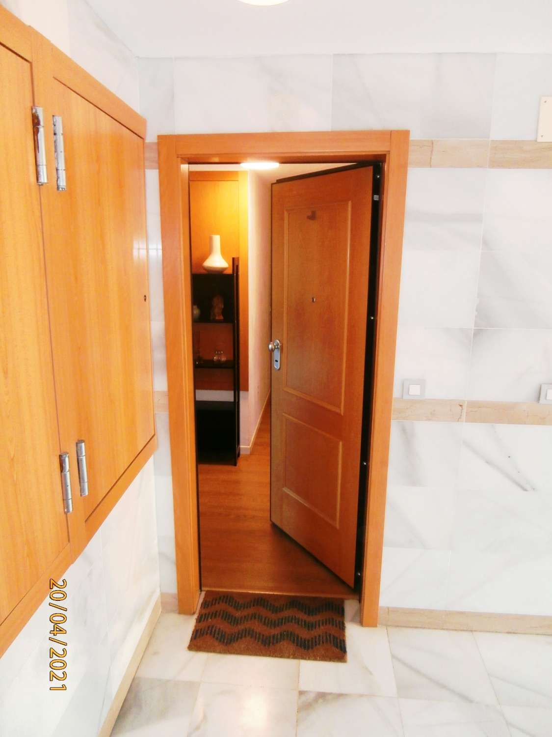 OPORTUNIDAD, recién reformado apartamento, planta baja con gran jardín en venta, zona de Cancelada Estepona, a 13 km de Puerto Banús.