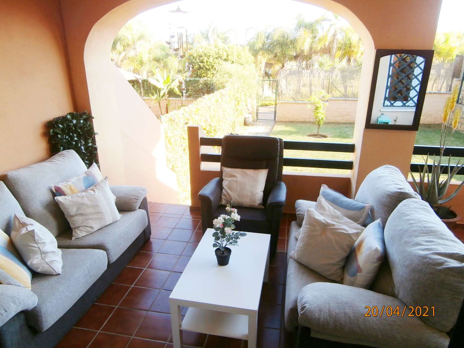 OPORTUNIDAD, recién reformado apartamento, planta baja con gran jardín en venta, zona de Cancelada Estepona, a 13 km de Puerto Banús.