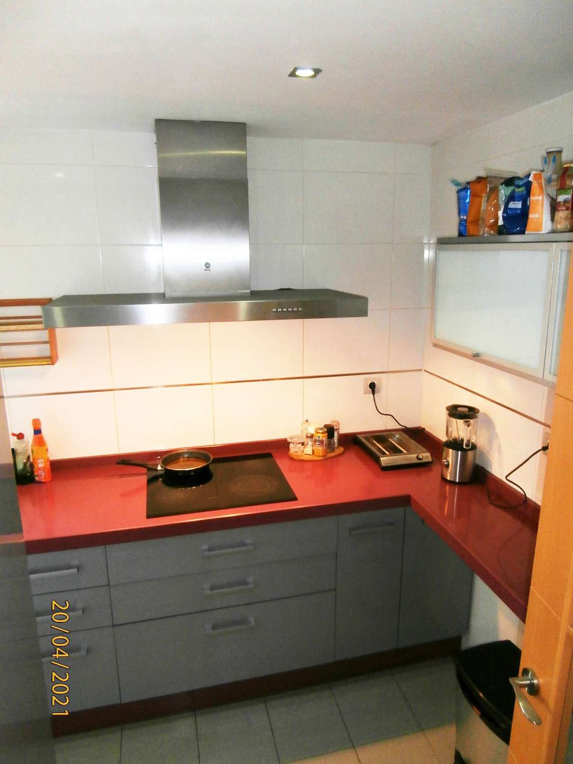 OPORTUNIDAD, recién reformado apartamento, planta baja con gran jardín en venta, zona de Cancelada Estepona, a 13 km de Puerto Banús.