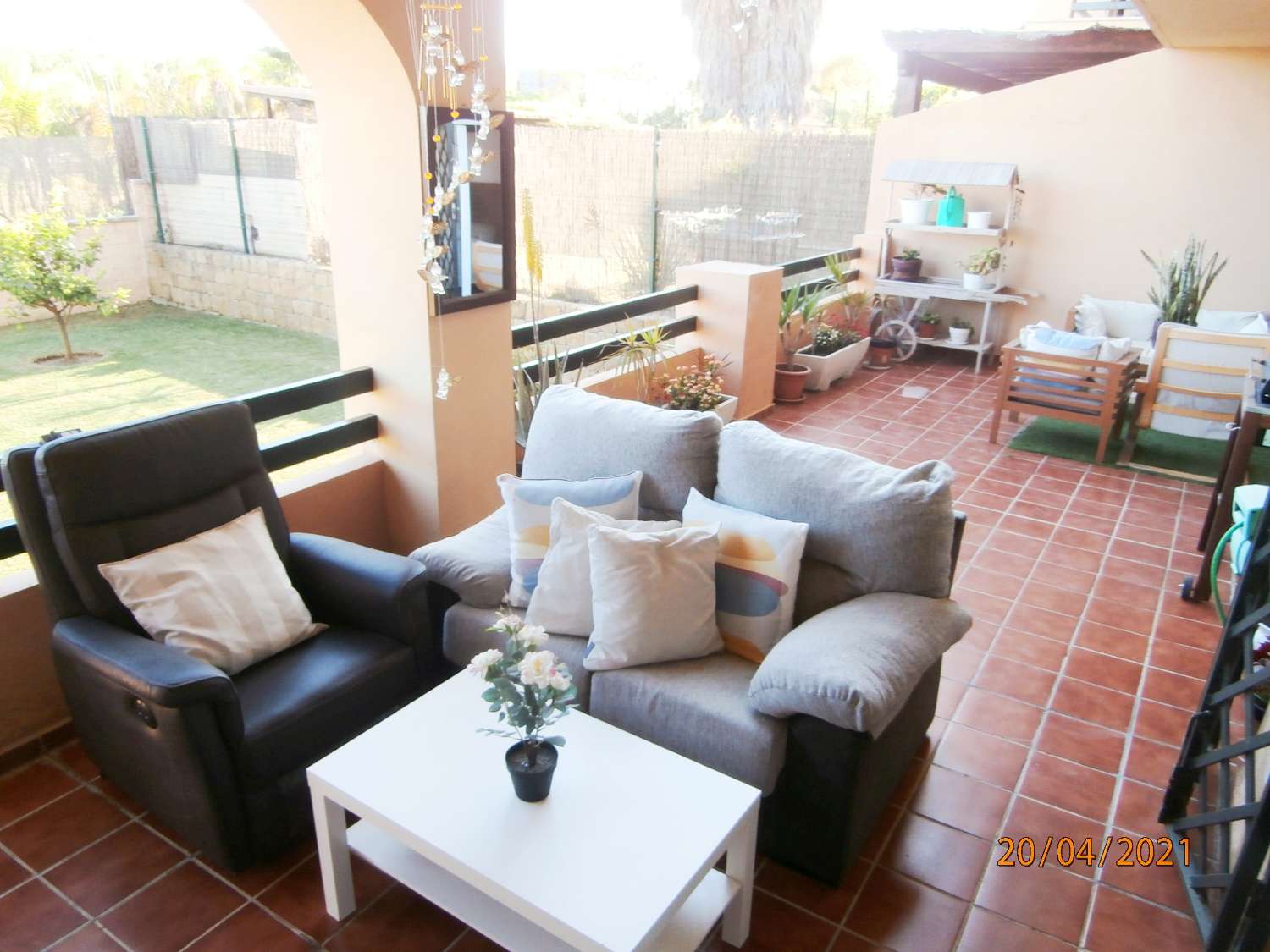 OPORTUNIDAD, recién reformado apartamento, planta baja con gran jardín en venta, zona de Cancelada Estepona, a 13 km de Puerto Banús.