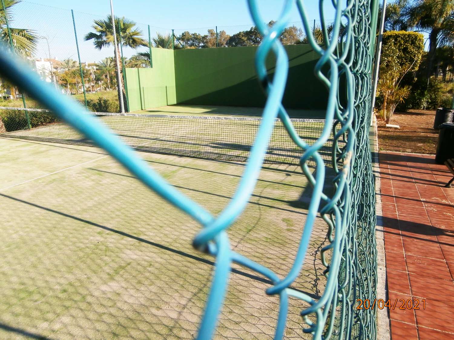 OPORTUNIDAD, recién reformado apartamento, planta baja con gran jardín en venta, zona de Cancelada Estepona, a 13 km de Puerto Banús.